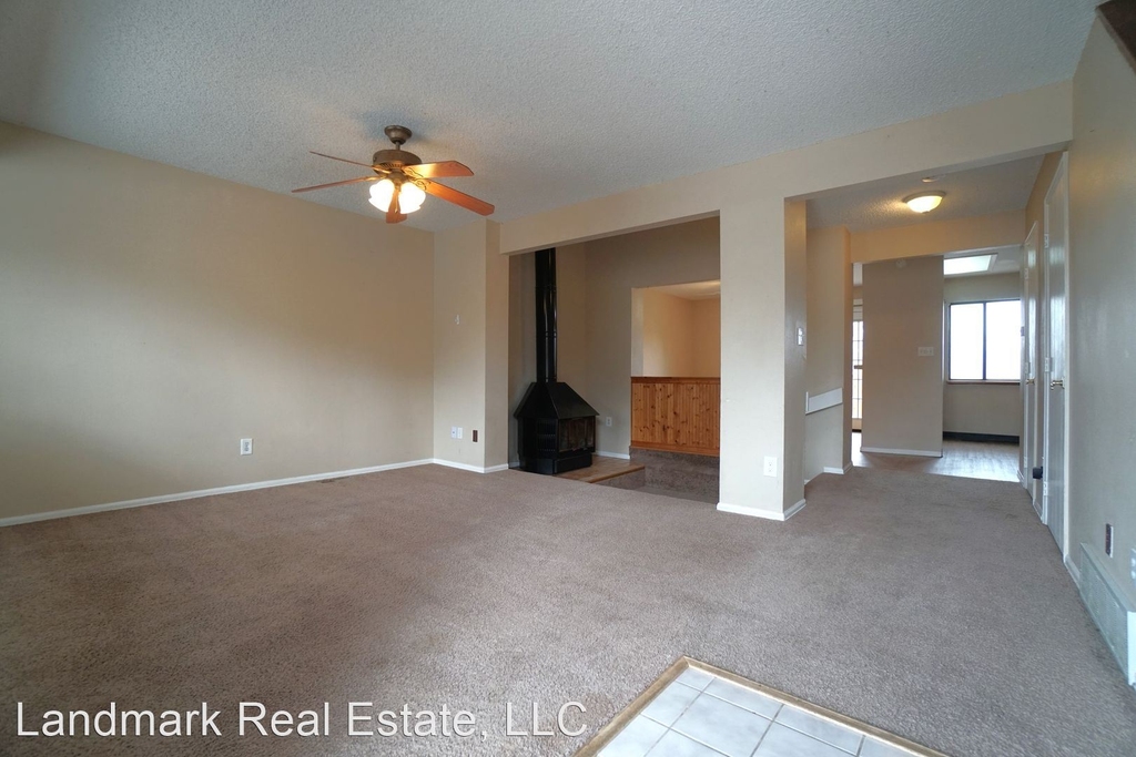 948 London Green Way - Photo 2