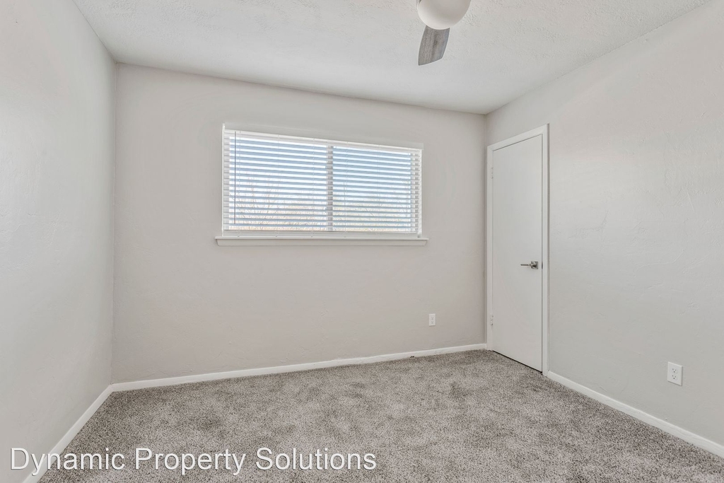 2810 Dorchester Drive - Photo 27