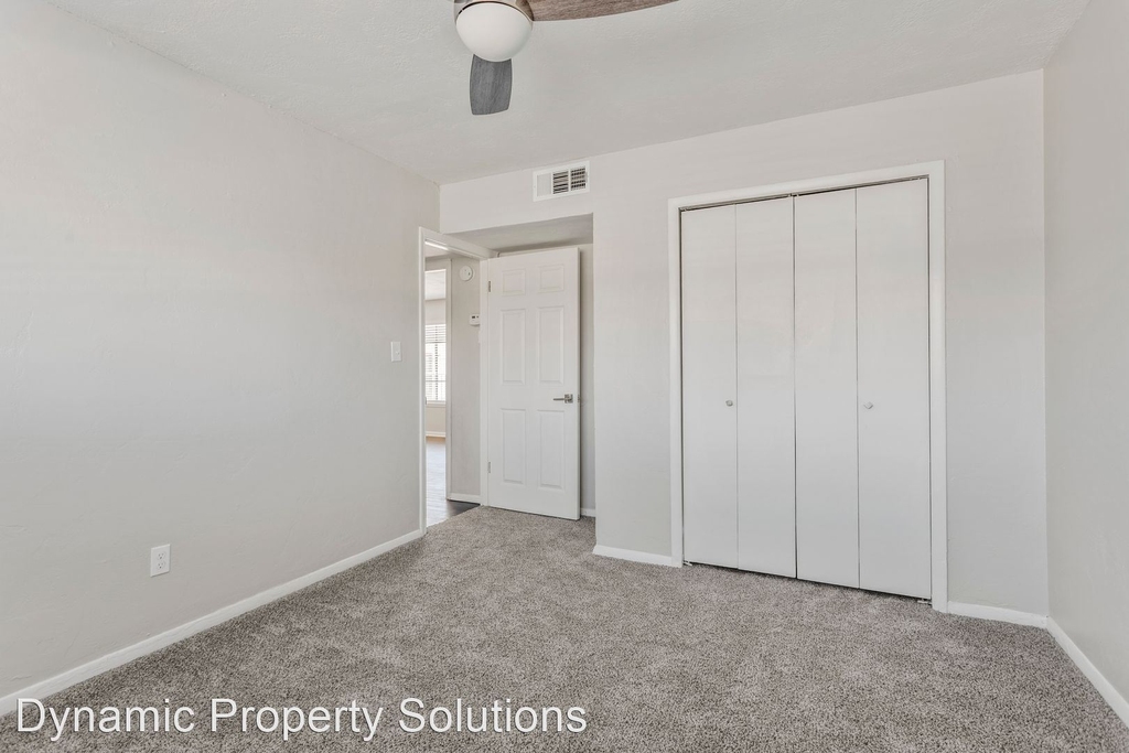 2810 Dorchester Drive - Photo 28