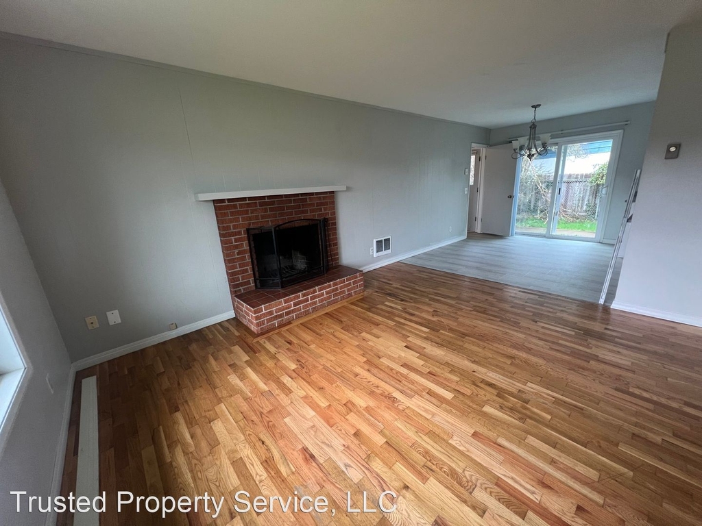 1695 W. 22nd Ave - Photo 5