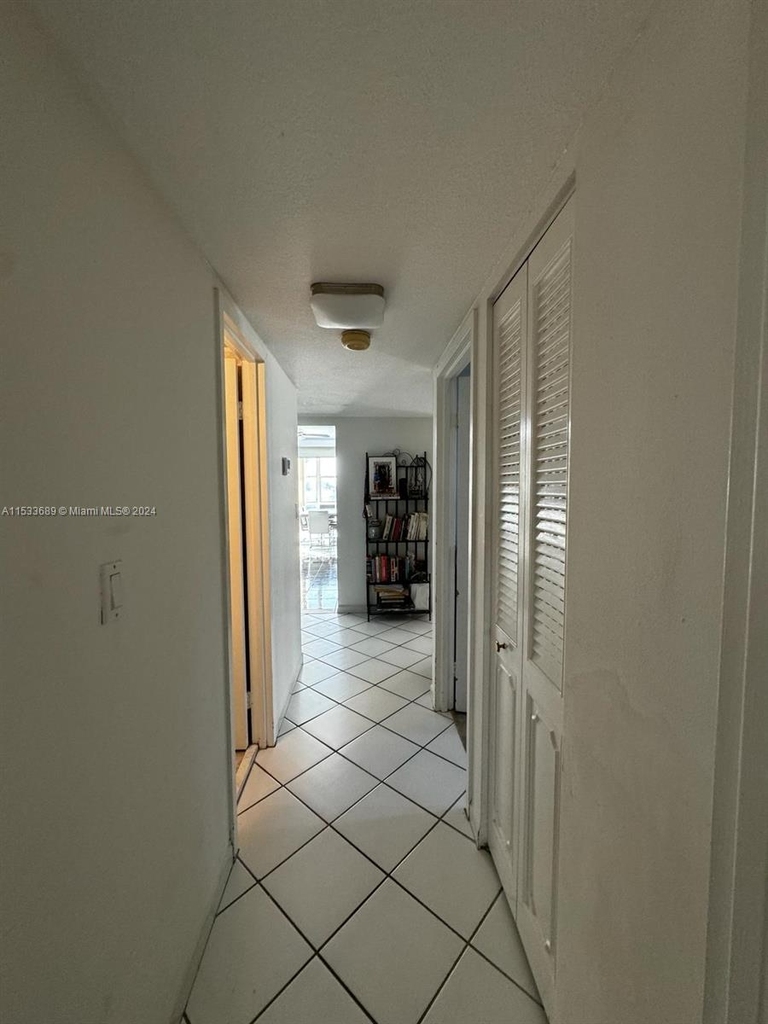 1000 Parkview Dr - Photo 10