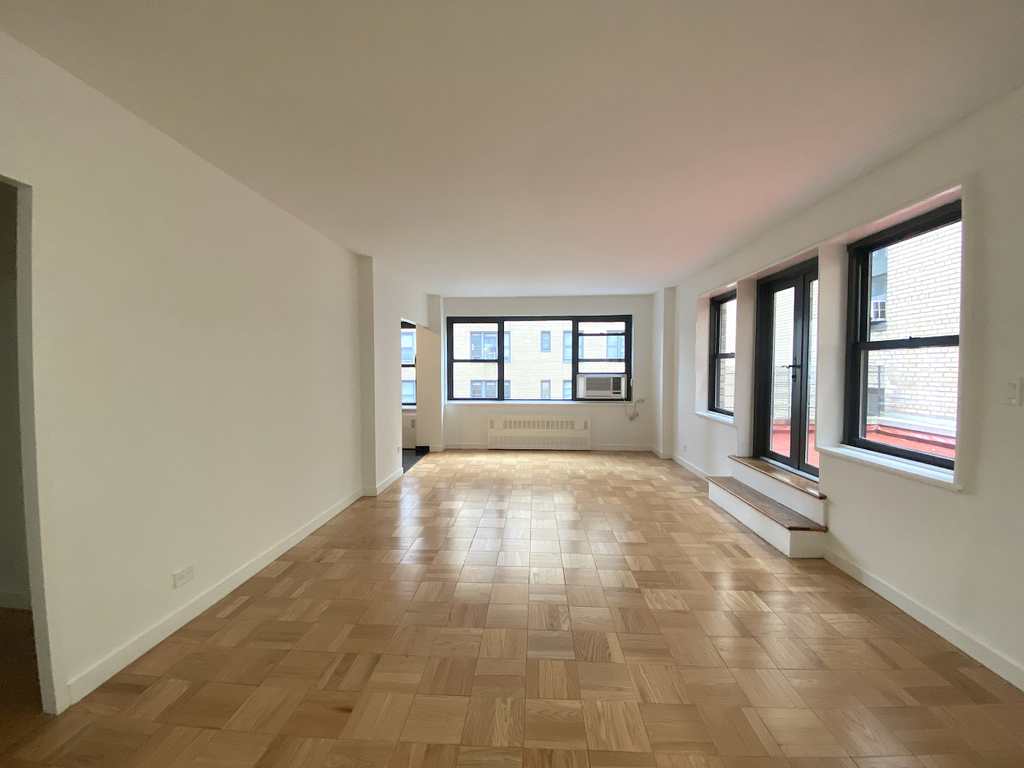 East 55th Street - Photo 1