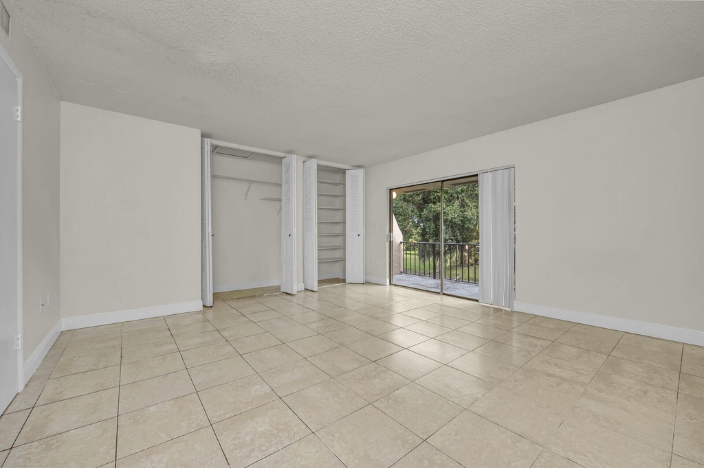 9050 Nw 28th Street - Photo 14