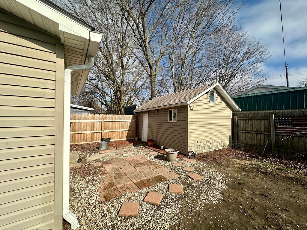 220 S Oak Street - Photo 14