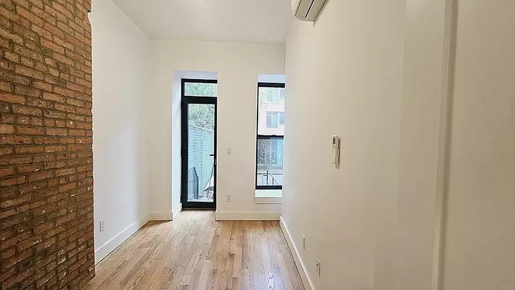 631 East 6th Street - Photo 6