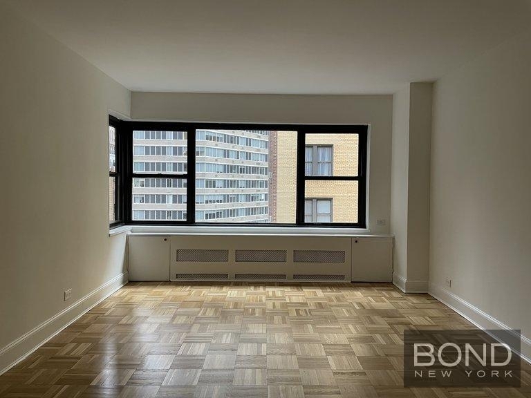 East 55th Street - Photo 2