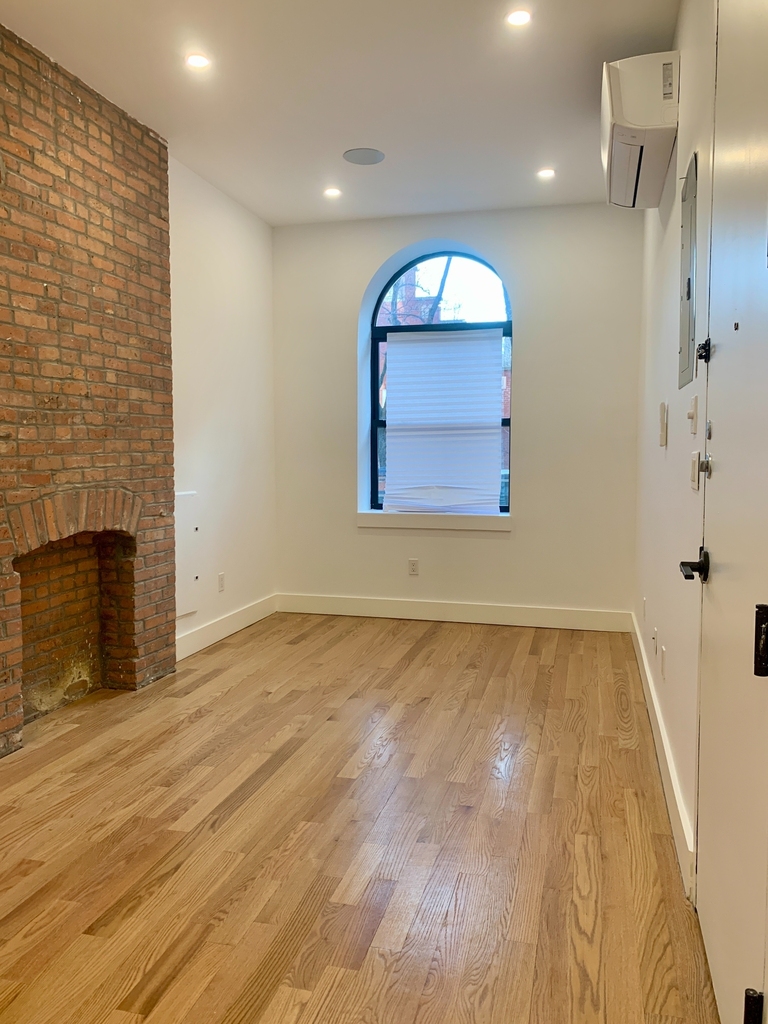 631 East 6th Street - Photo 13