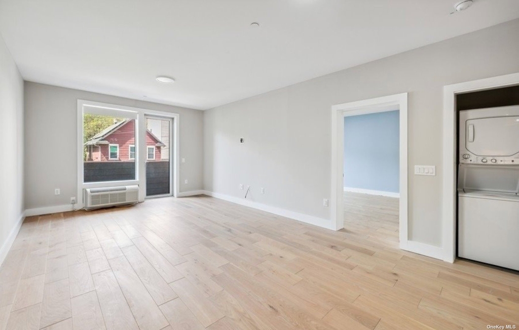 57 Grand St - Photo 2