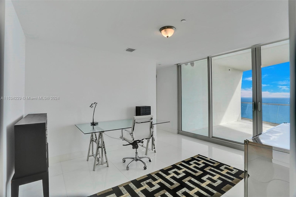 16901 Collins Ave - Photo 36