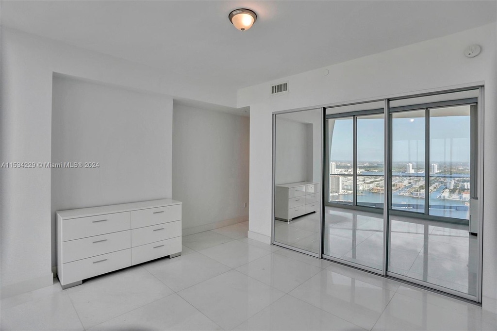 16901 Collins Ave - Photo 50