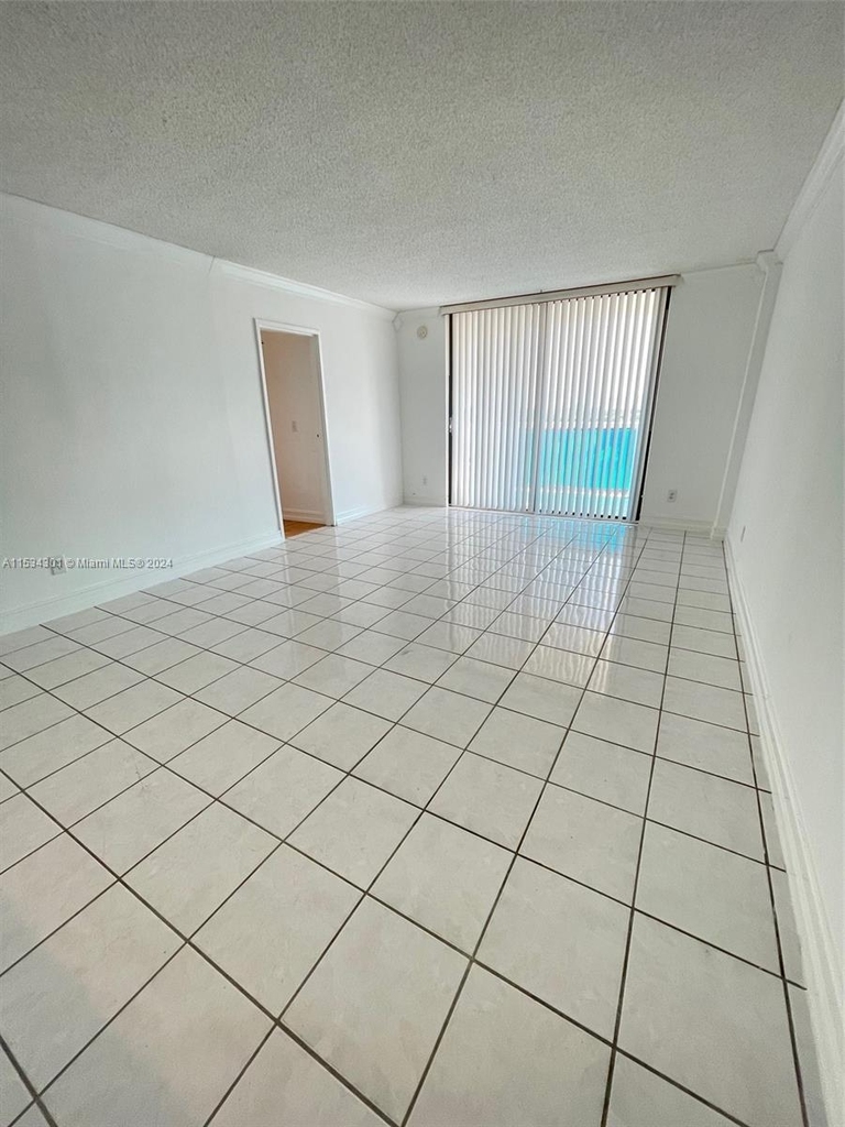 13499 Biscayne Blvd - Photo 2