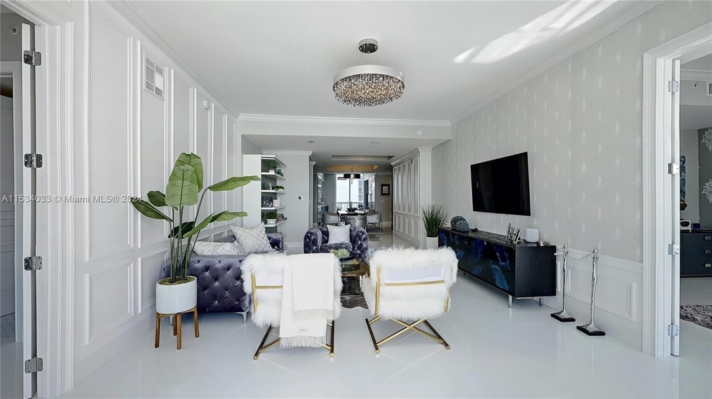 18101 Collins Ave - Photo 17