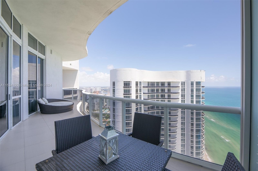 15901 Collins Ave - Photo 32