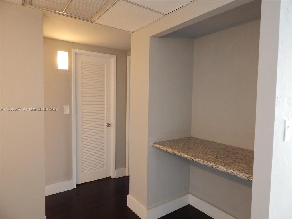 19390 Collins Ave - Photo 10