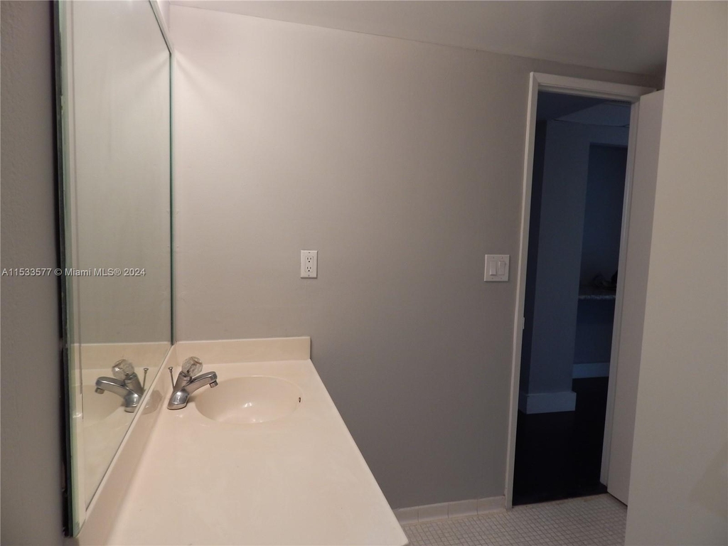 19390 Collins Ave - Photo 6