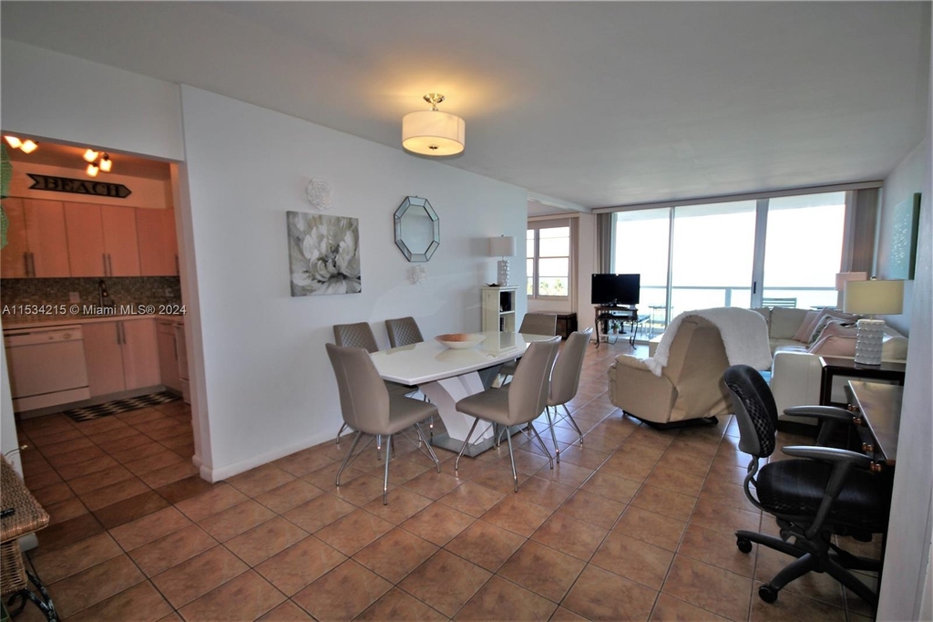 5151 Collins Ave - Photo 4