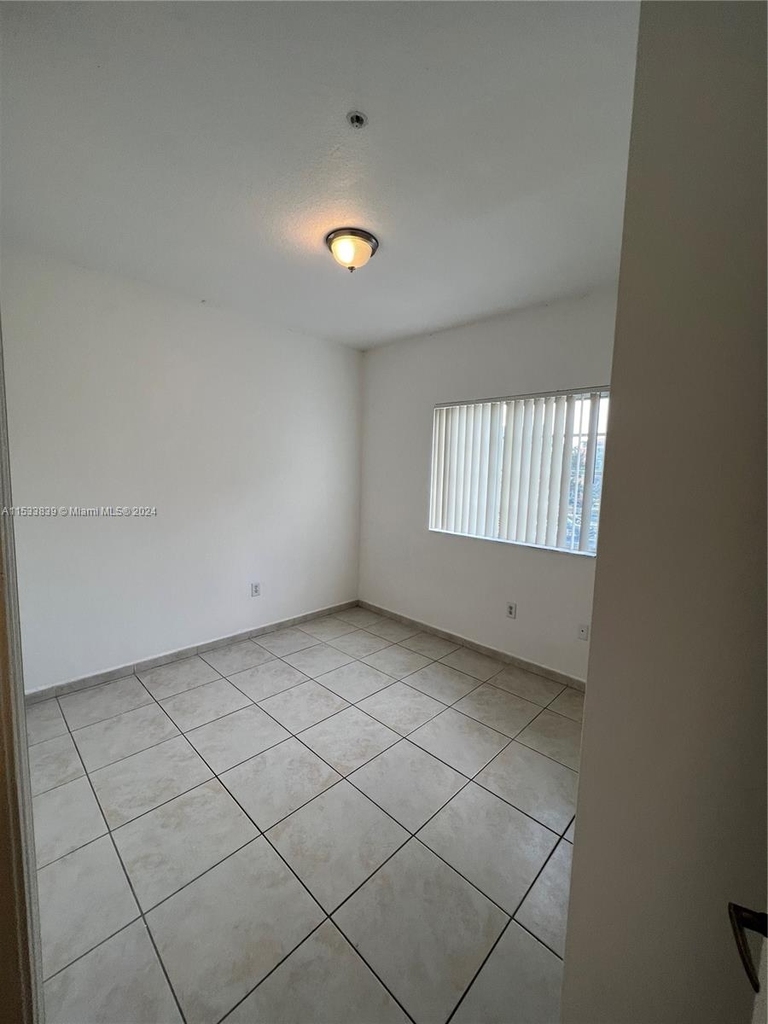 7360 Nw 114th Ave - Photo 12