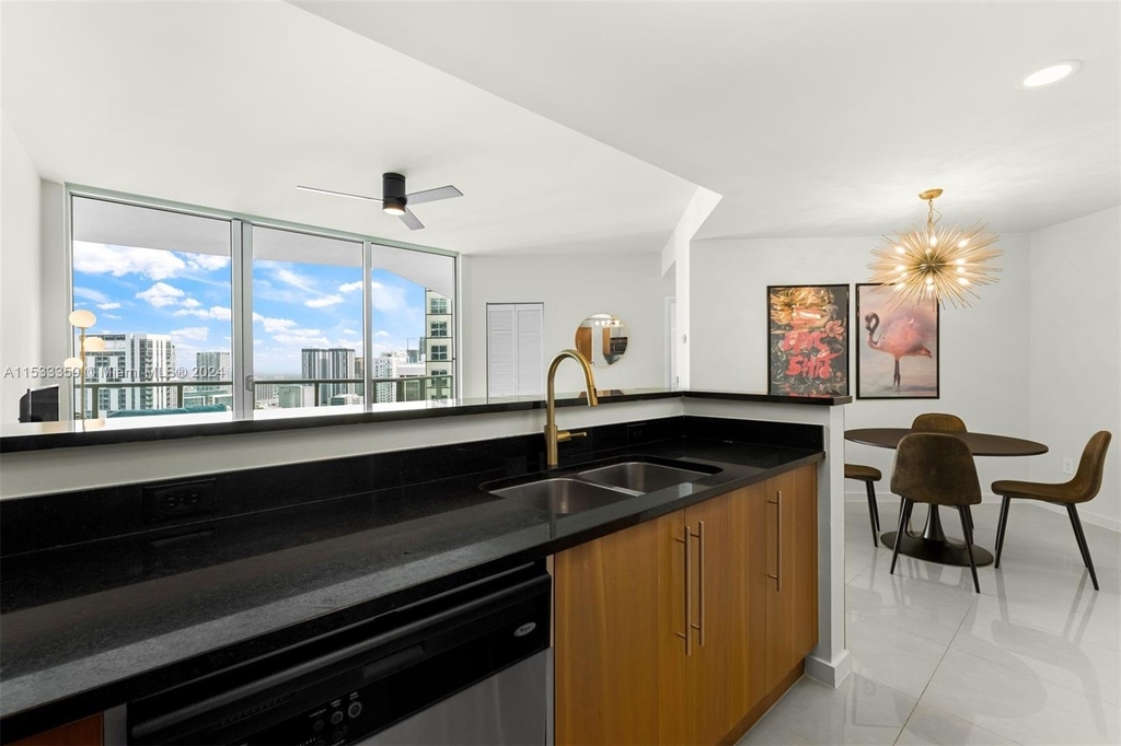 300 S Biscayne Blvd - Photo 10