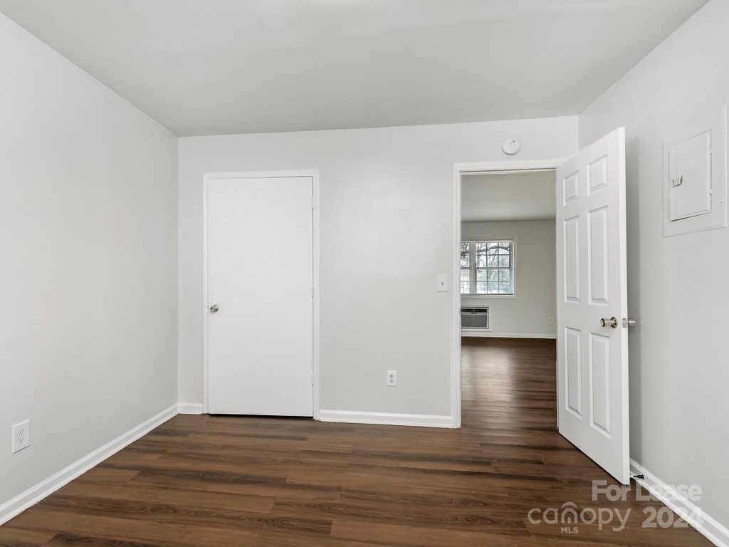 2611 Holton Avenue - Photo 11