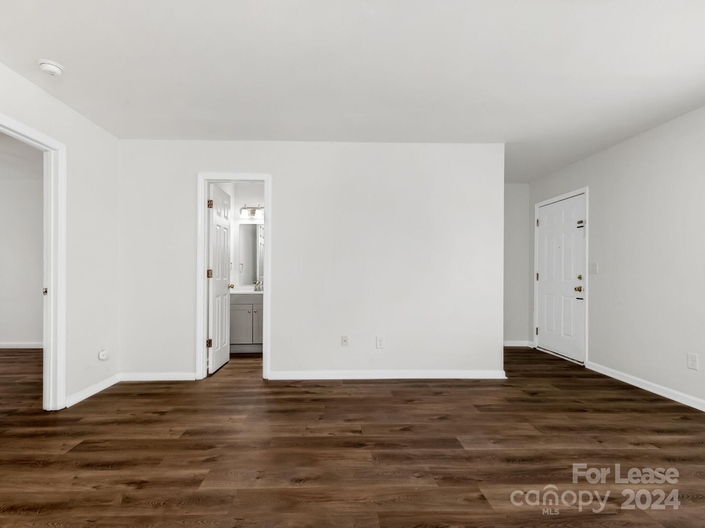 2611 Holton Avenue - Photo 7