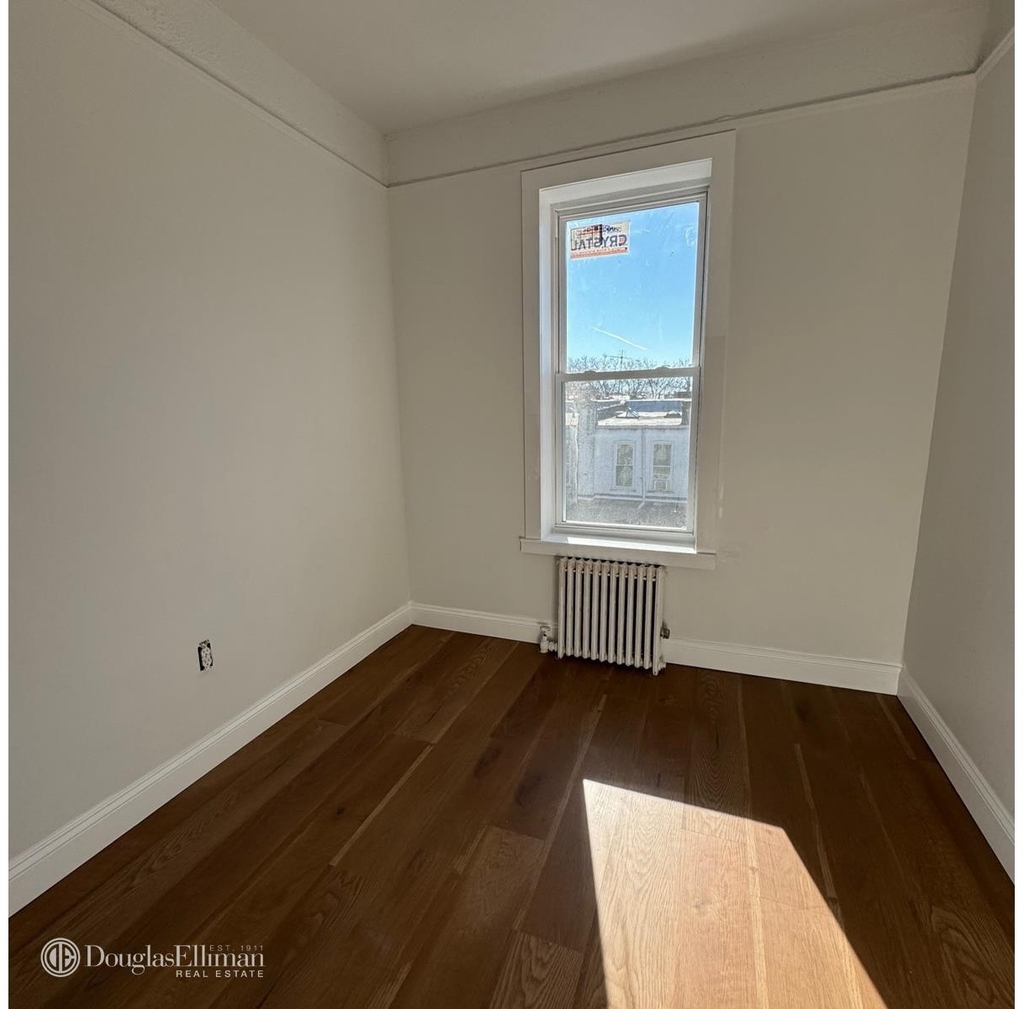 634 73rd St - Photo 1