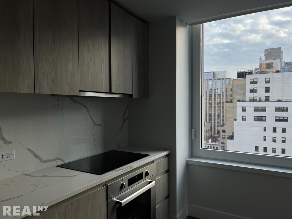 200 East 23rd Street - Photo 5