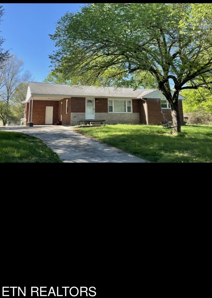 206 Woodlawn Drive - Photo 1