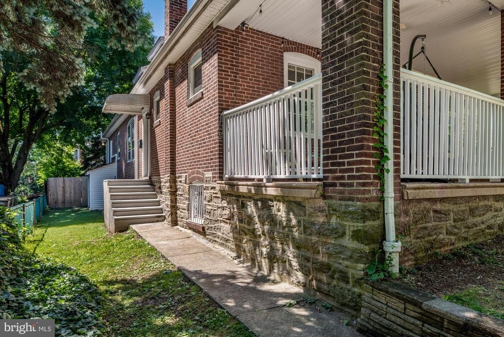 601 Rector St - Photo 1