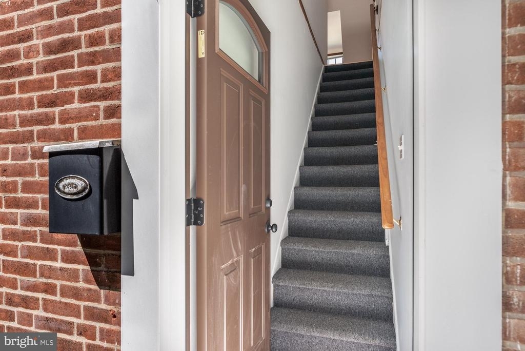 601 Rector St - Photo 2