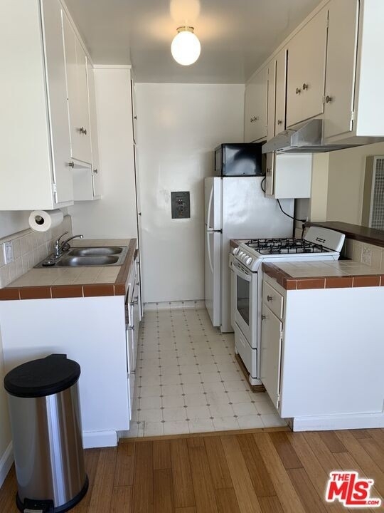 12300 Pacific Ave - Photo 7