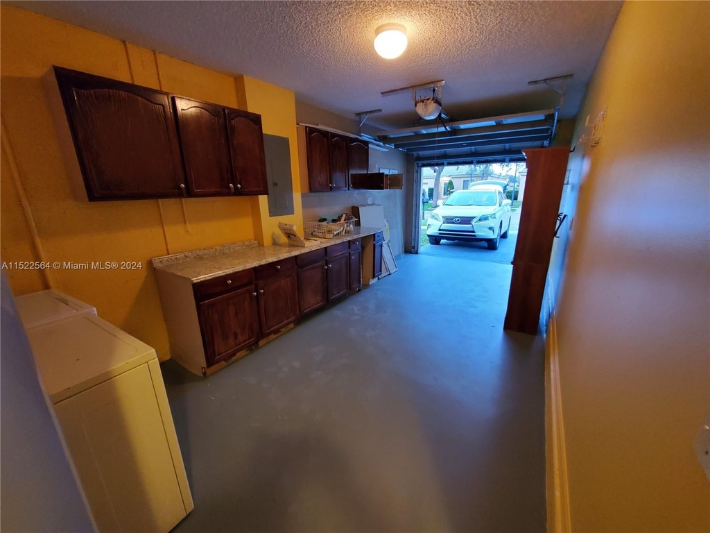 2458 Sw 106th Ave - Photo 7