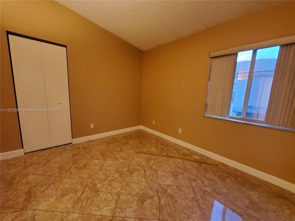 2458 Sw 106th Ave - Photo 15