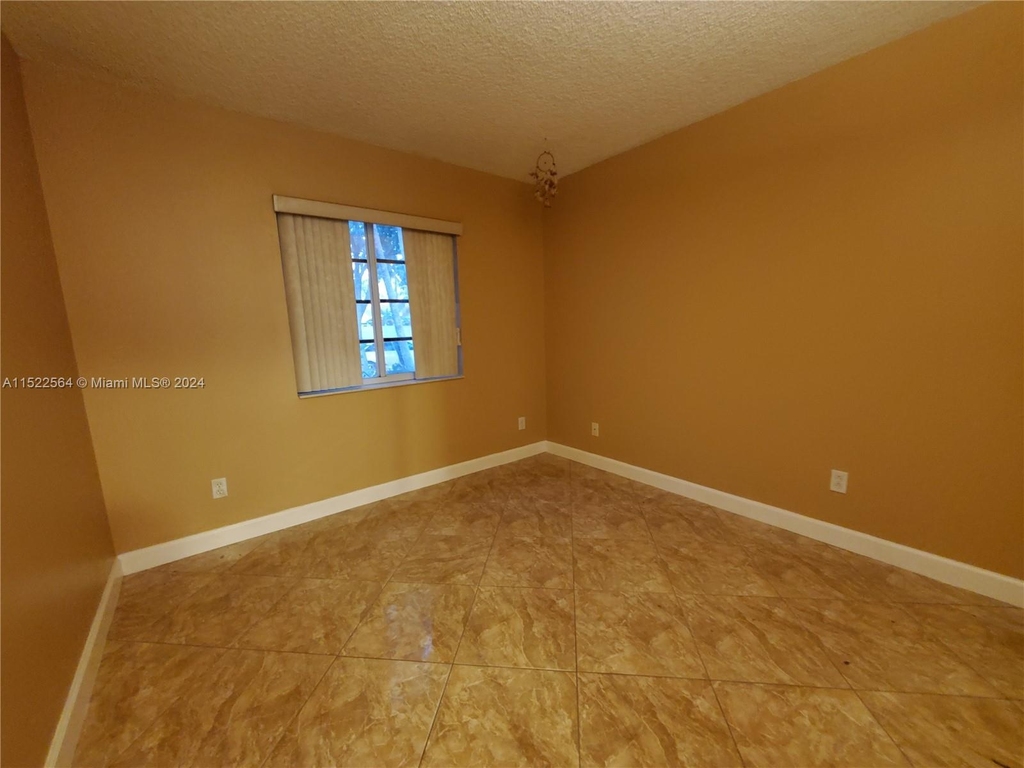 2458 Sw 106th Ave - Photo 14