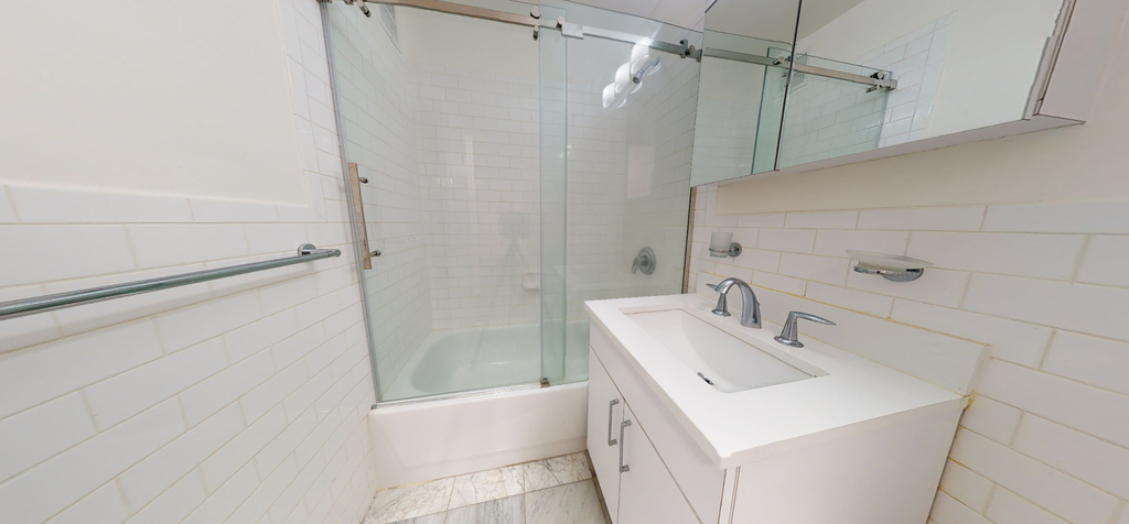 96 fifth Ave - Photo 2