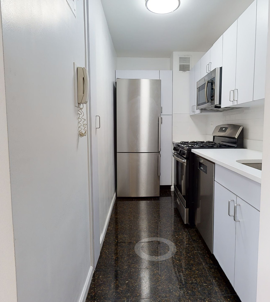 96 fifth Ave - Photo 3