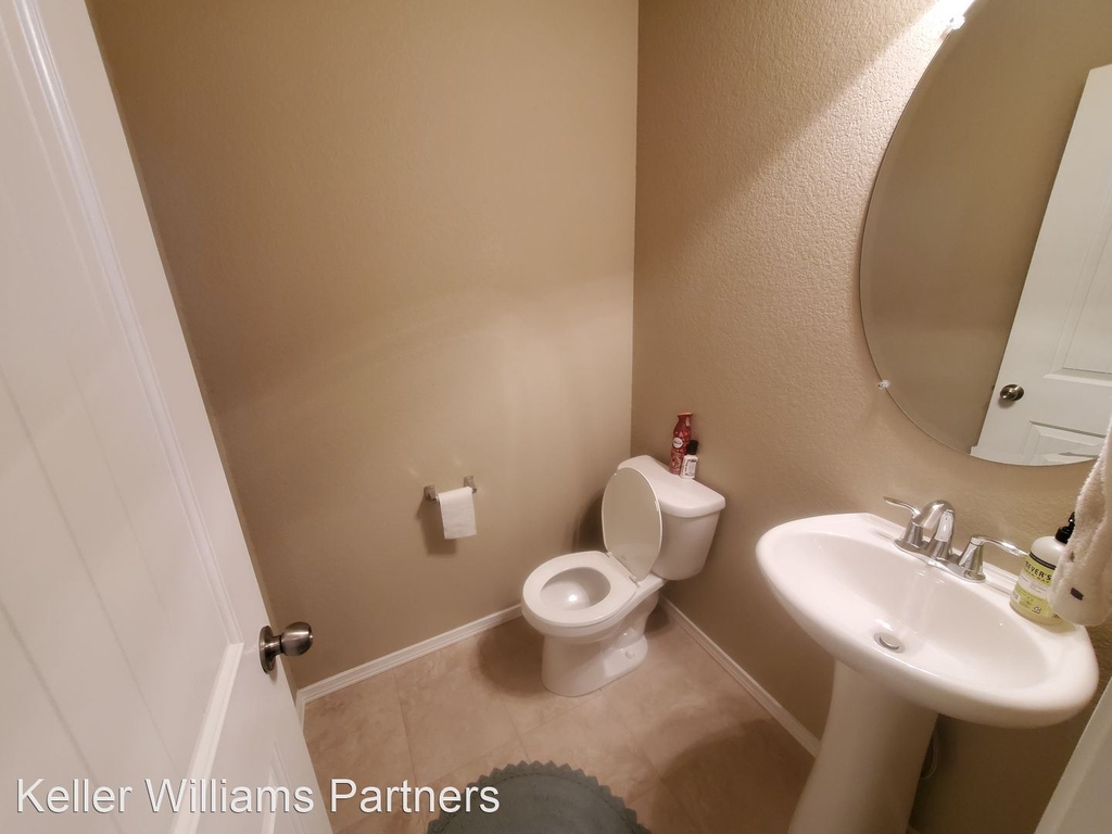 7233 Rim Bluff Ln - Photo 3