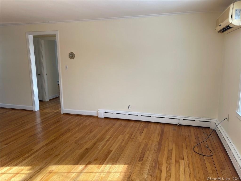 1058 Farmington Avenue - Photo 3