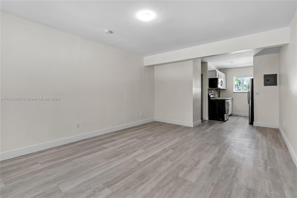 428 Collins Ave - Photo 28