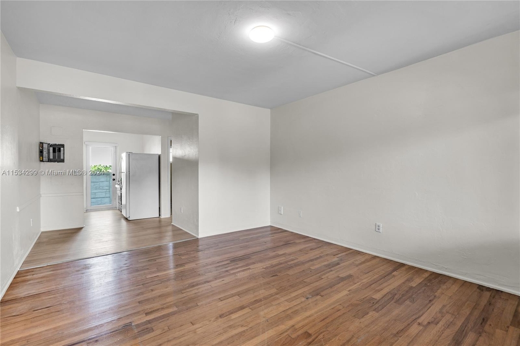 428 Collins Ave - Photo 36