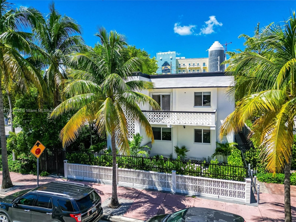 428 Collins Ave - Photo 4