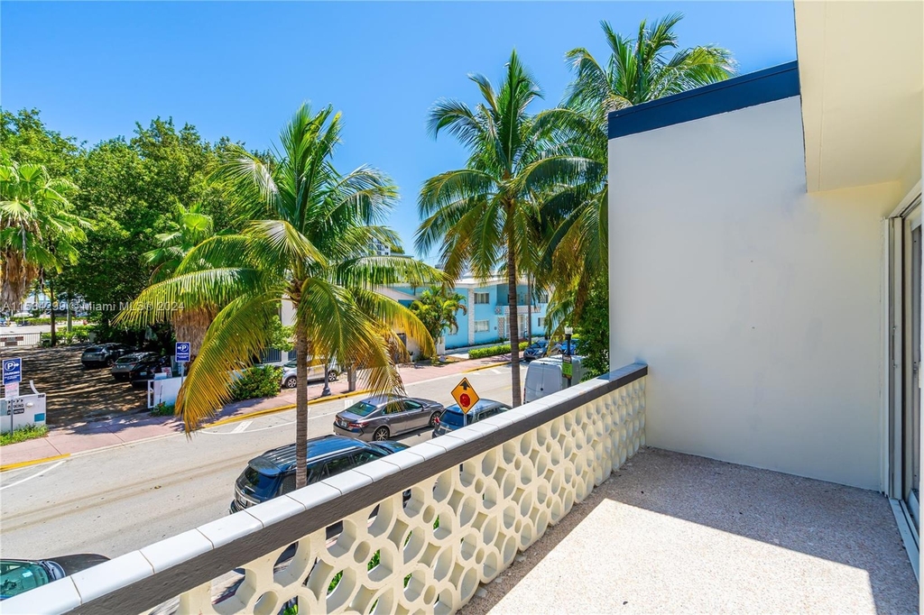 428 Collins Ave - Photo 13