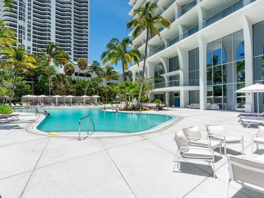 16901 Collins Ave - Photo 36