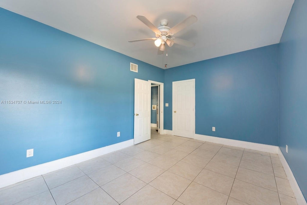 613 Sharar Ave - Photo 1