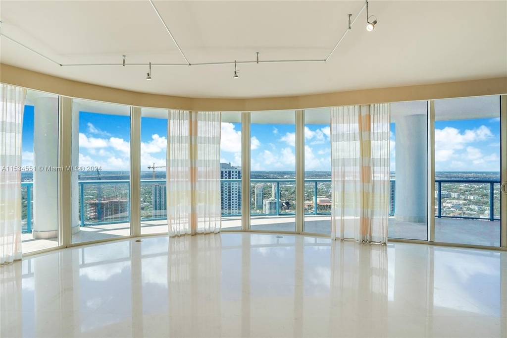 333 Las Olas Way - Photo 3