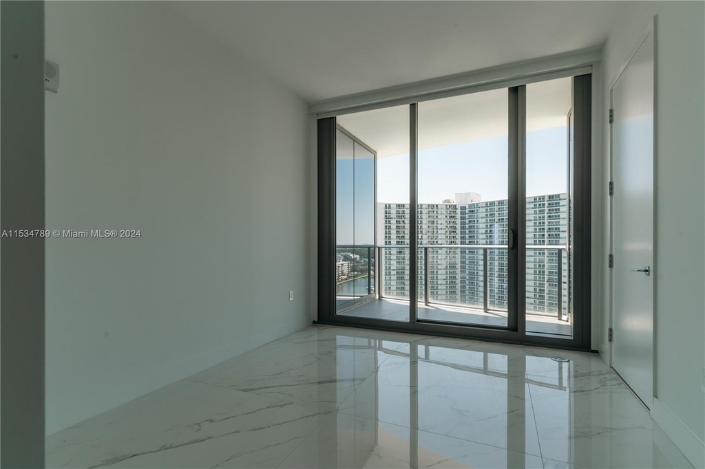 15701 Collins Ave - Photo 20