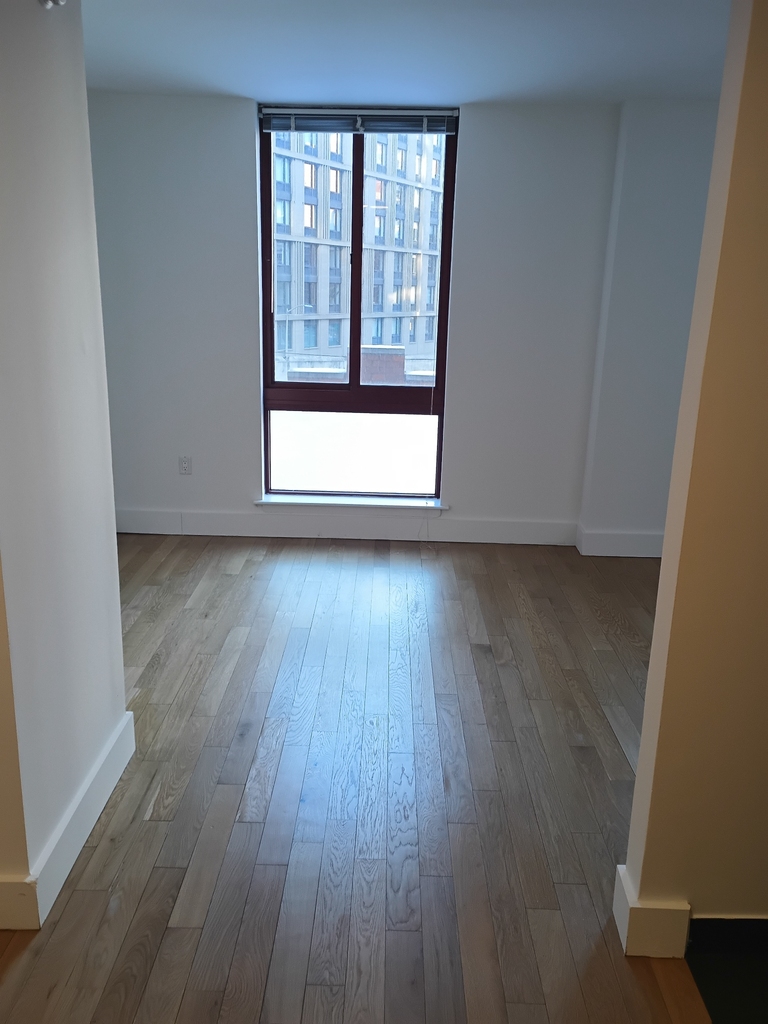 10th Avenue - Photo 1