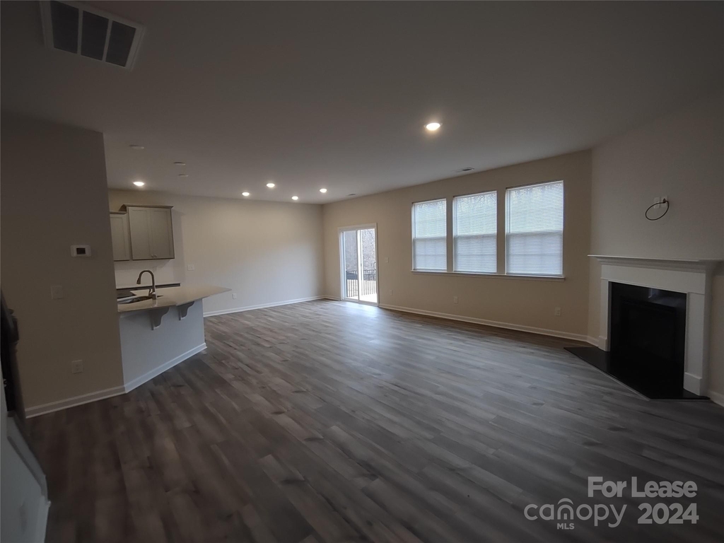 300 Kennerly Center Drive - Photo 8