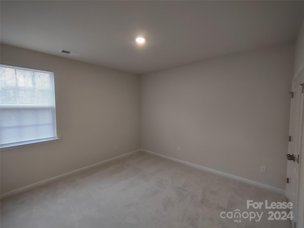 300 Kennerly Center Drive - Photo 27