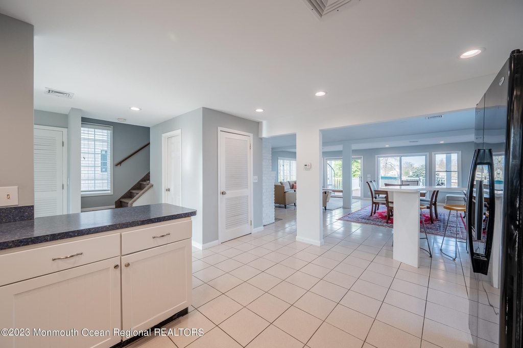 637 Beacon Boulevard - Photo 6