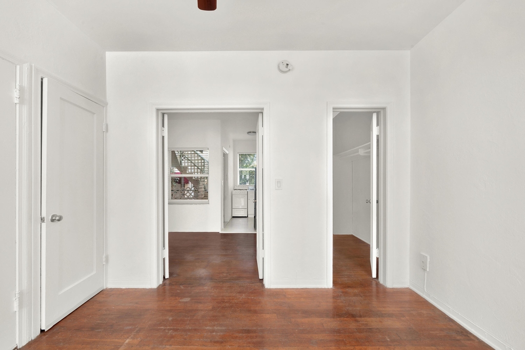 315 W 28th Street - Photo 8